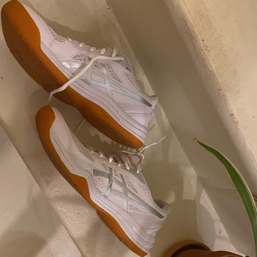 ASICS upcourt 5 woman’s size 9 like new